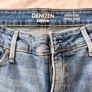 Levi's Denizen High-Rise Ankle Slim Jeans - Light Blue